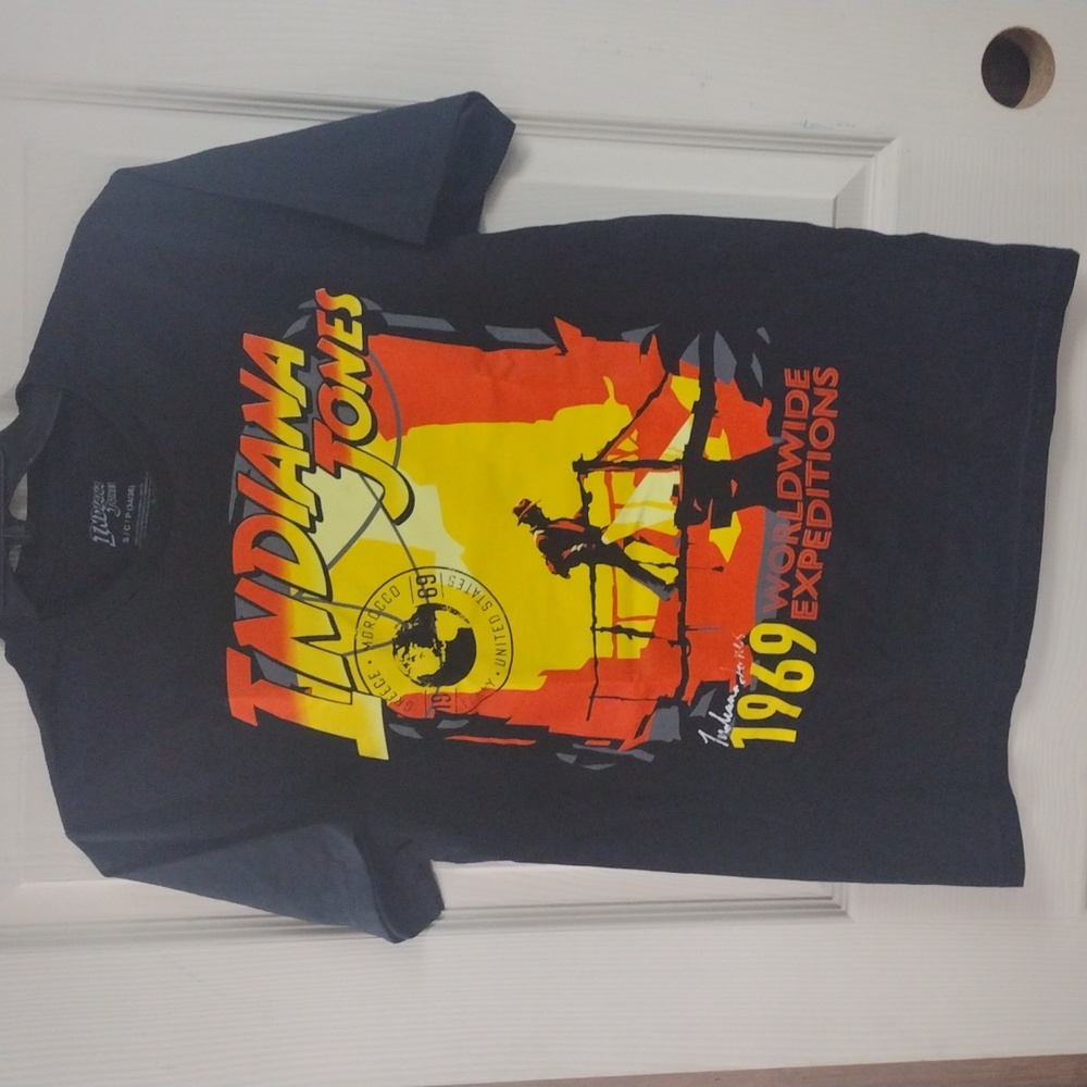 Indiana Jones 1969 World Expeditions t-shirt. Black with graphics. Size S